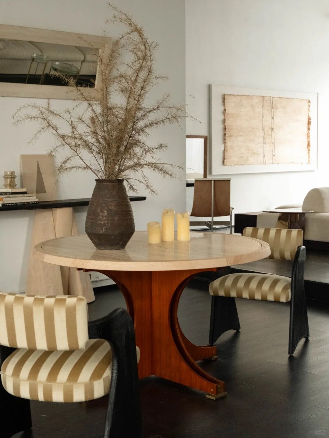 「Babeta」Organic Modern Travertine Round Dining Table