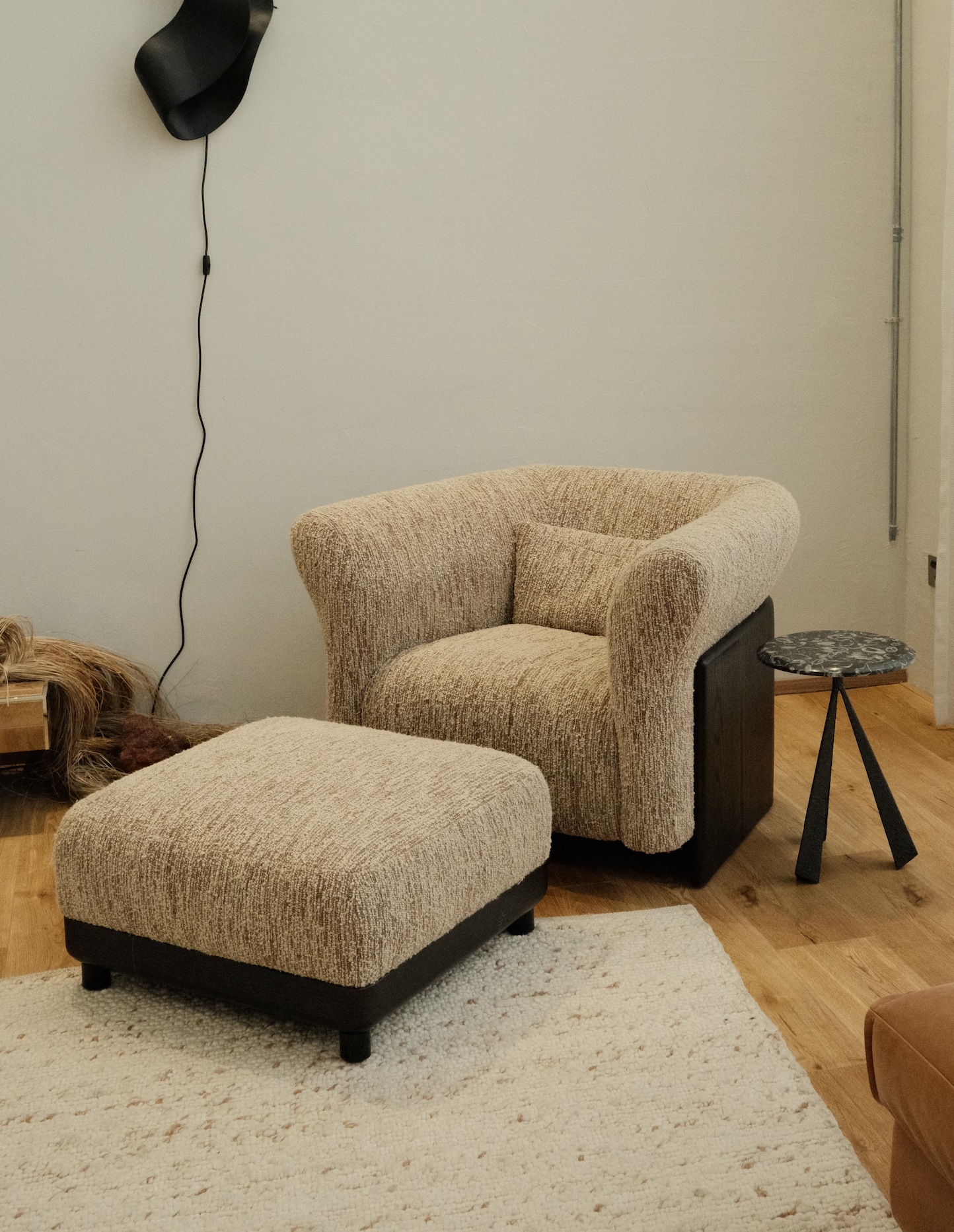 「Echo」Organic Modern Textured Lounge Chair