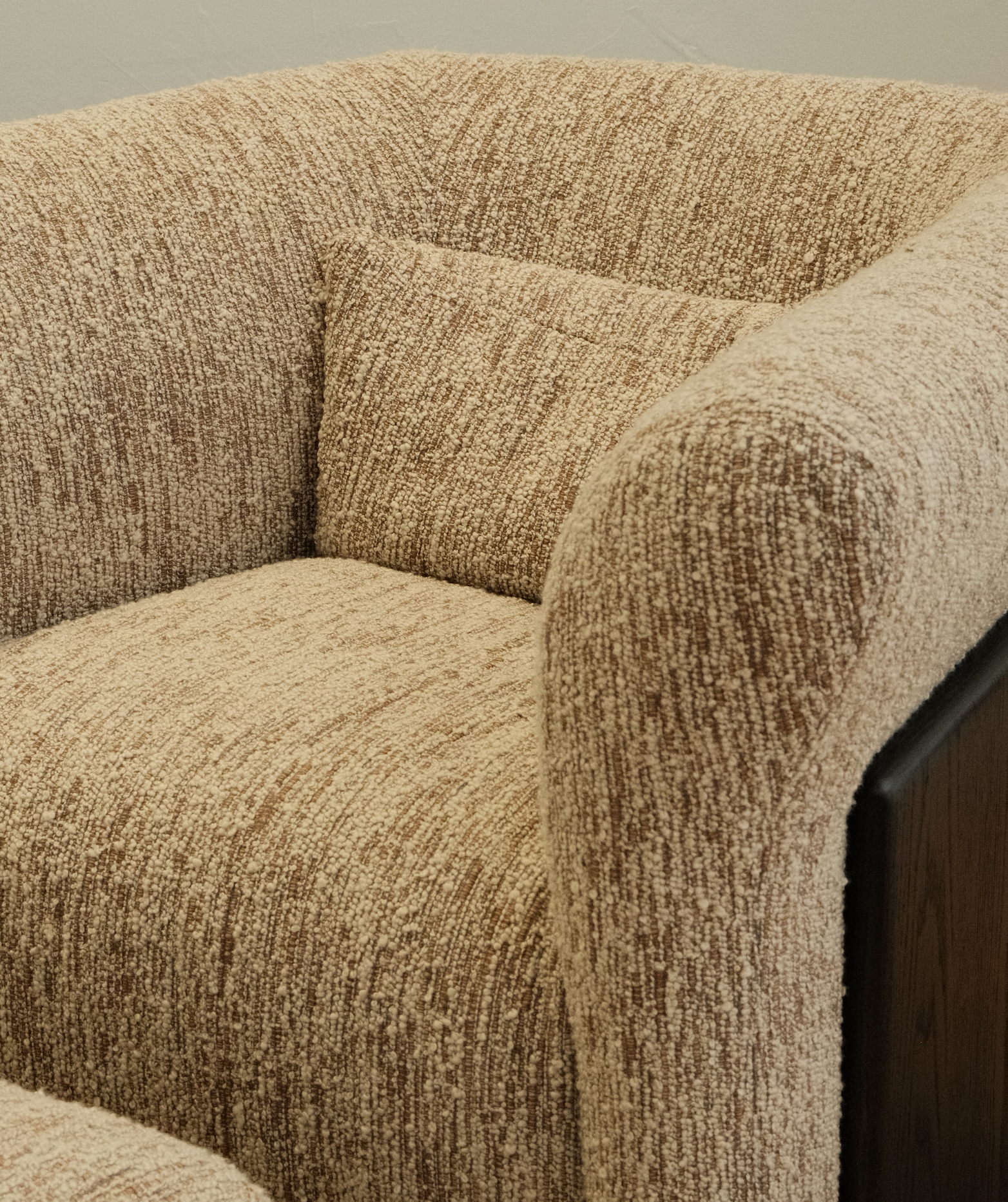 「Echo」Organic Modern Textured Lounge Chair