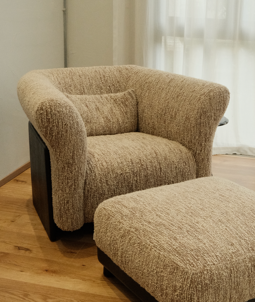 「Echo」Organic Modern Textured Lounge Chair