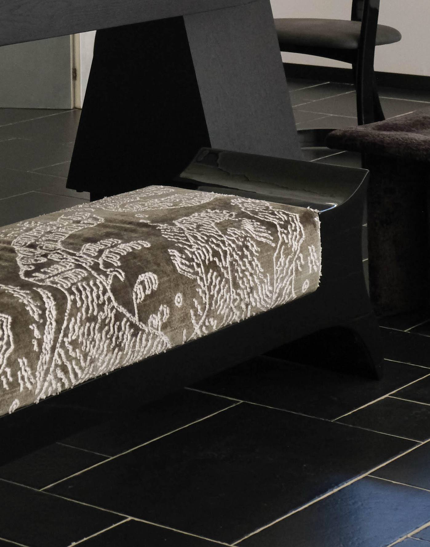 「Tiger Hill」Vintage Pattern Upholstered Decorative Solid Wood Bench