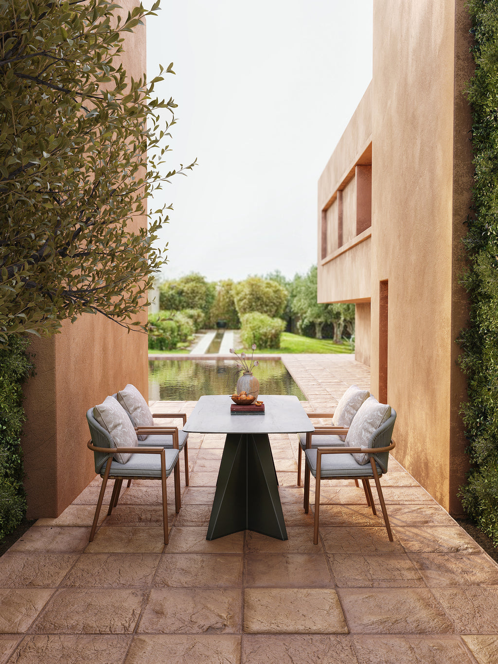 「Teak Weave & Black Glass」Luxury Outdoor Dining Set