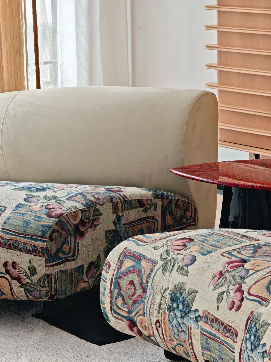 「Eden Garden」Vintage Floral Print Curved Chaise Sofa