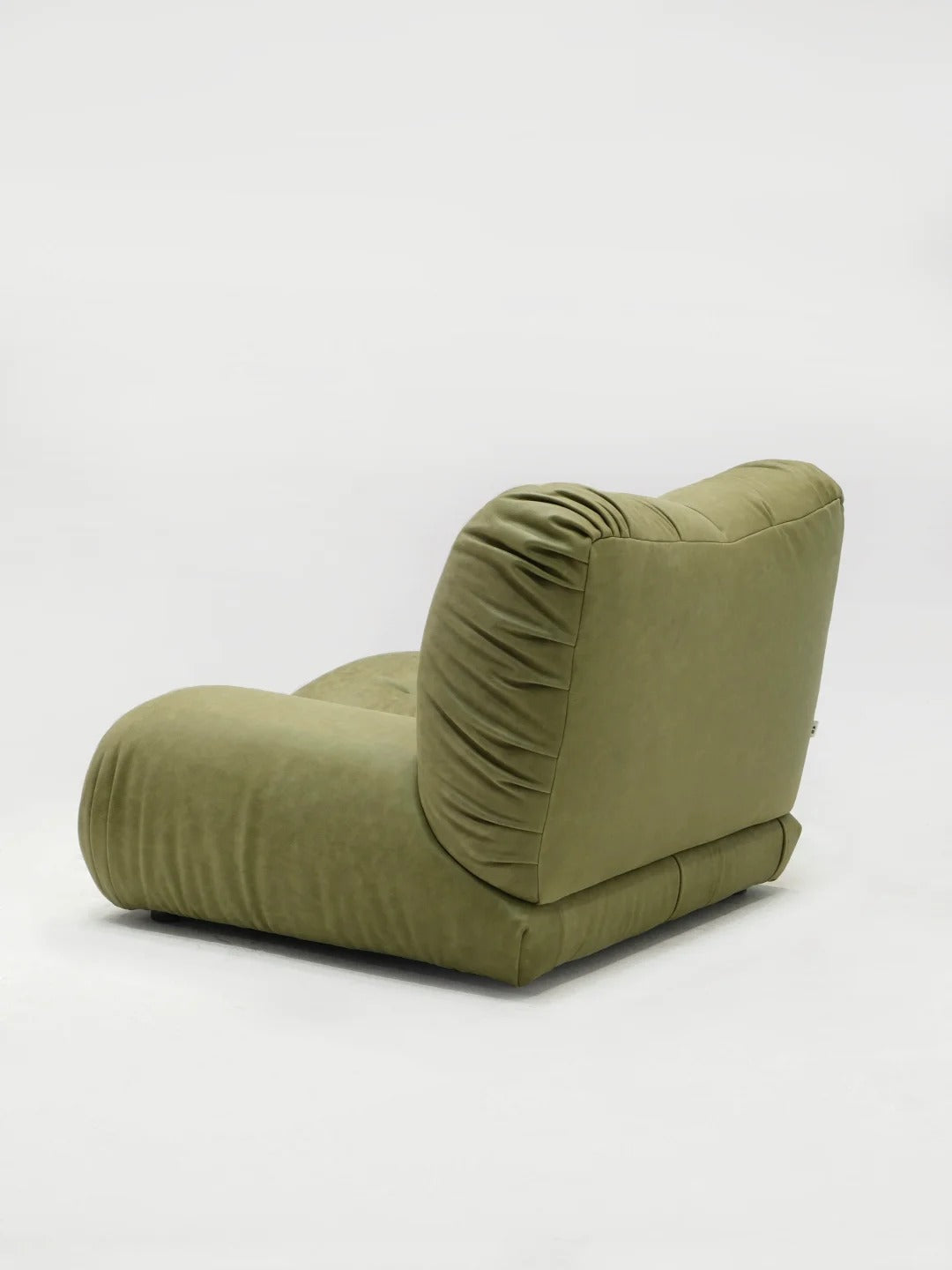 Verdant」Sage Green Sand-Wax Leather Lounge Chair