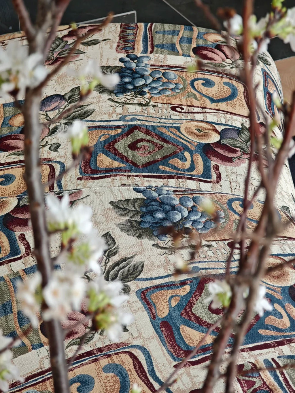 「Eden Garden」Vintage Floral Print Curved Chaise Sofa