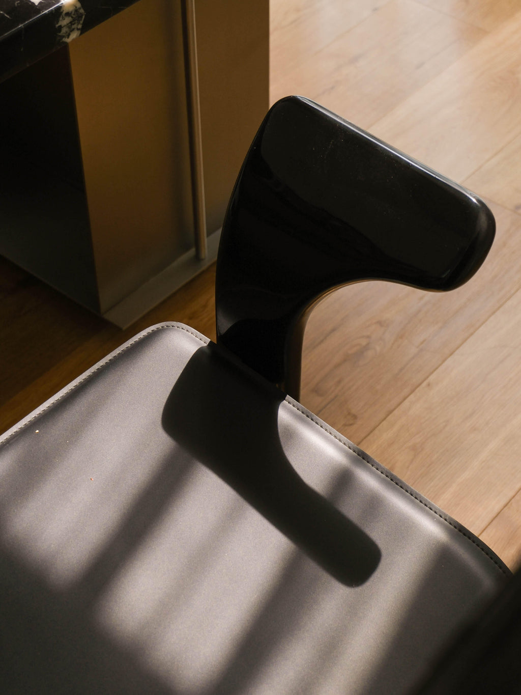 「Organ Pipe」Sculptural High-Gloss Arm Dining Chair