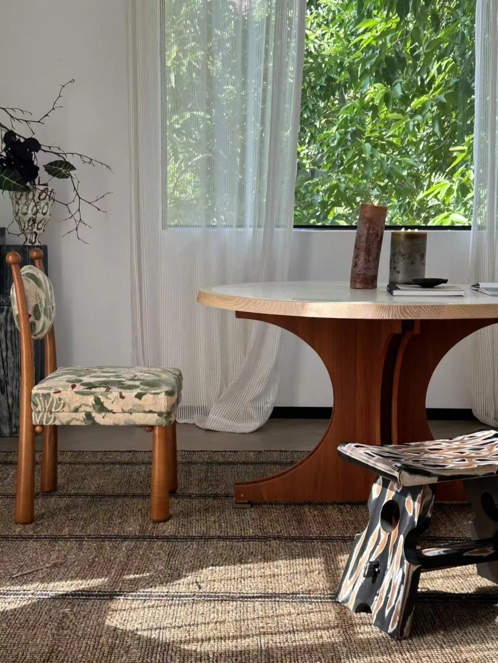 「Babeta」Organic Modern Travertine Round Dining Table
