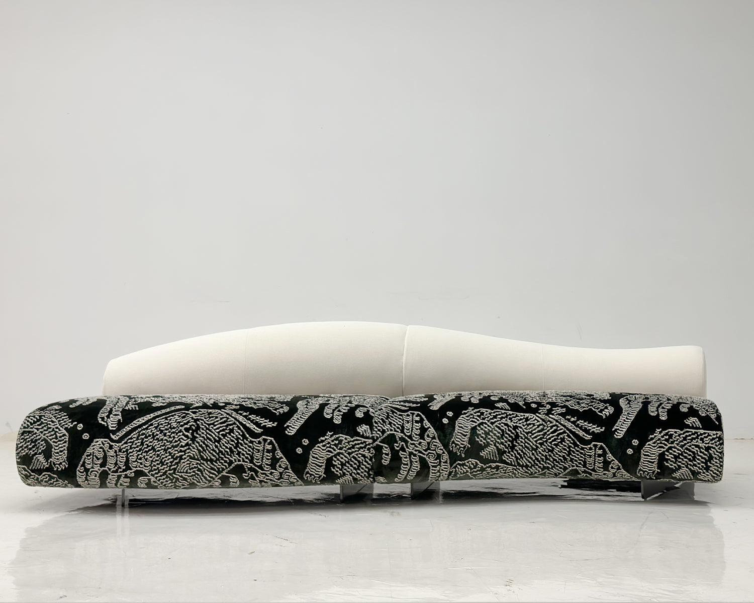「Eden Tiger」Retro-Inspired Patterned Two-Tone Curved Sofa