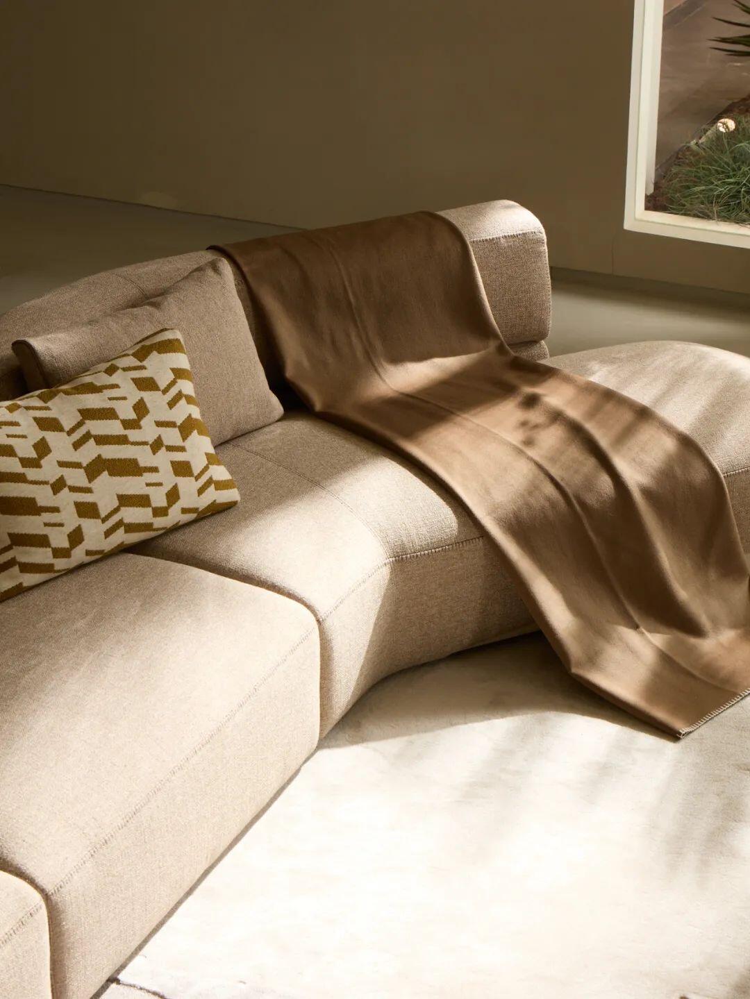 「Oat Horizon」Luxury Curved Modular Sofa