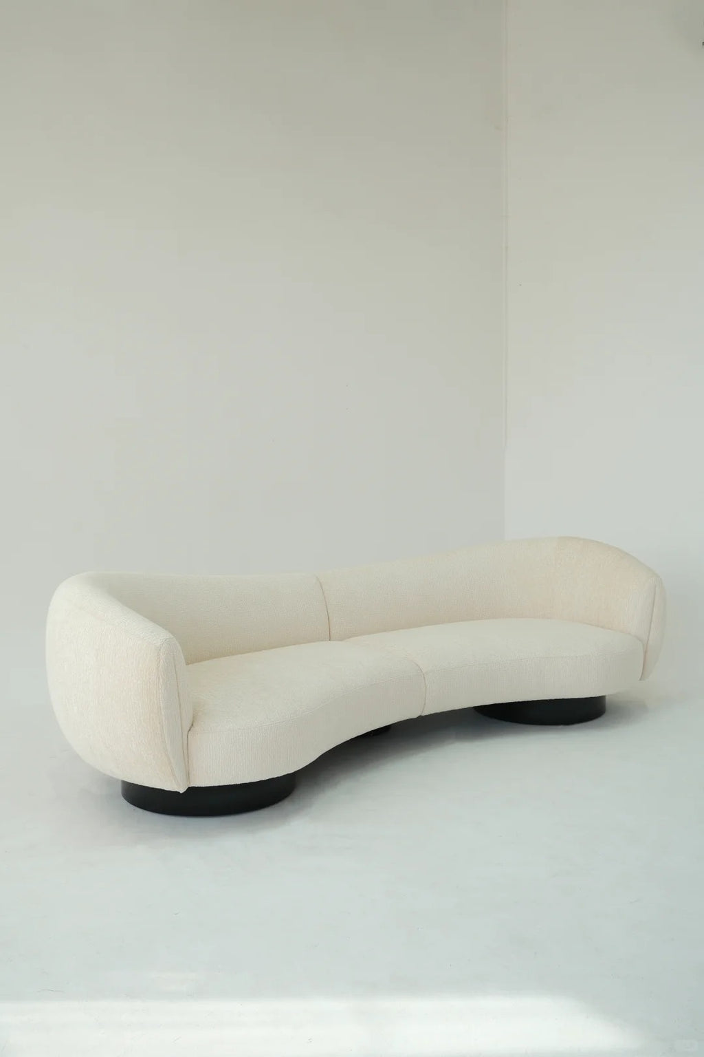 「Moon Embrace」Modern Minimalist Quiet Luxury Cloud Curved Sofa