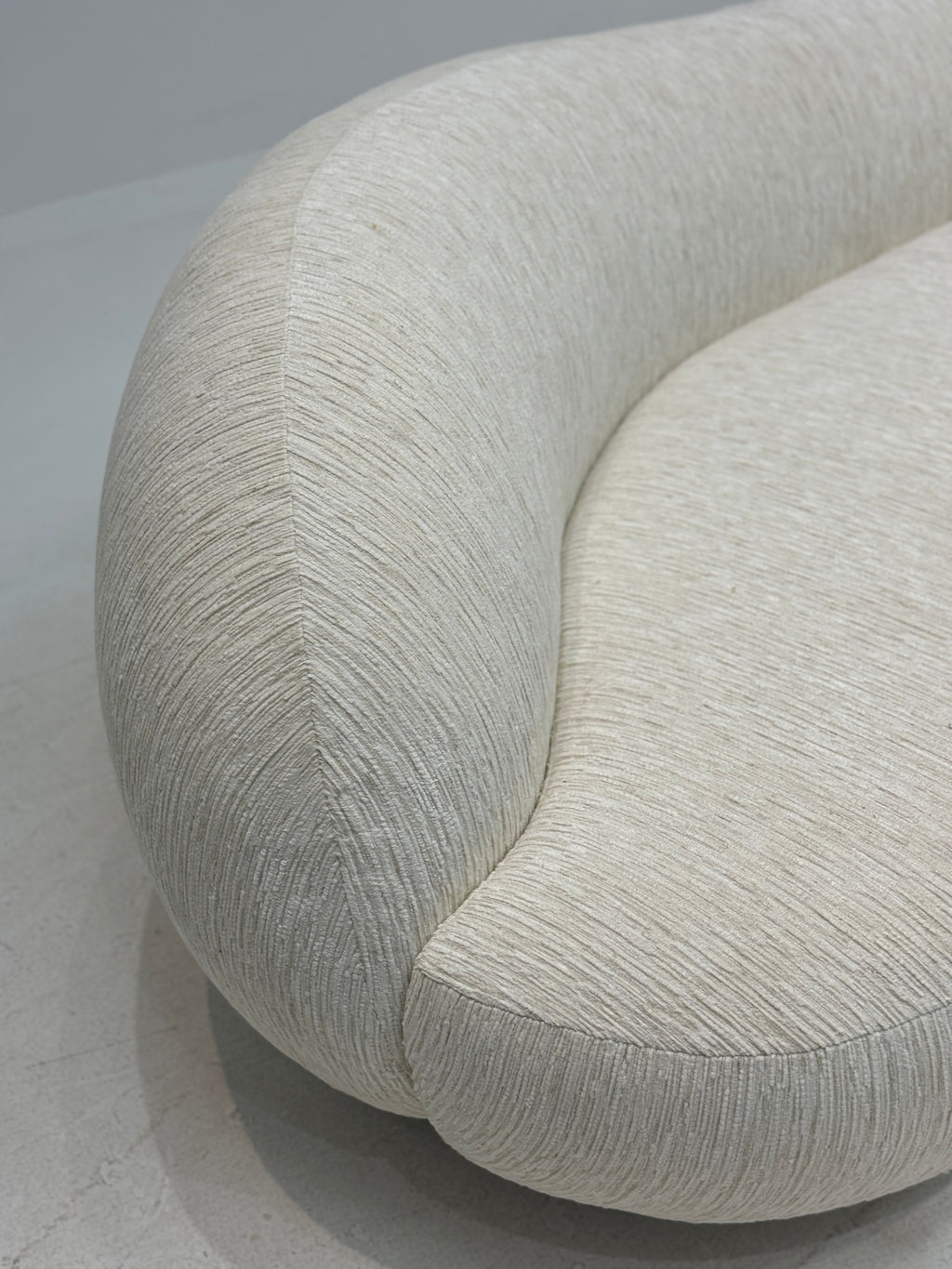 「Floating Cotton」Organic Modern Curved Cloud Sofa